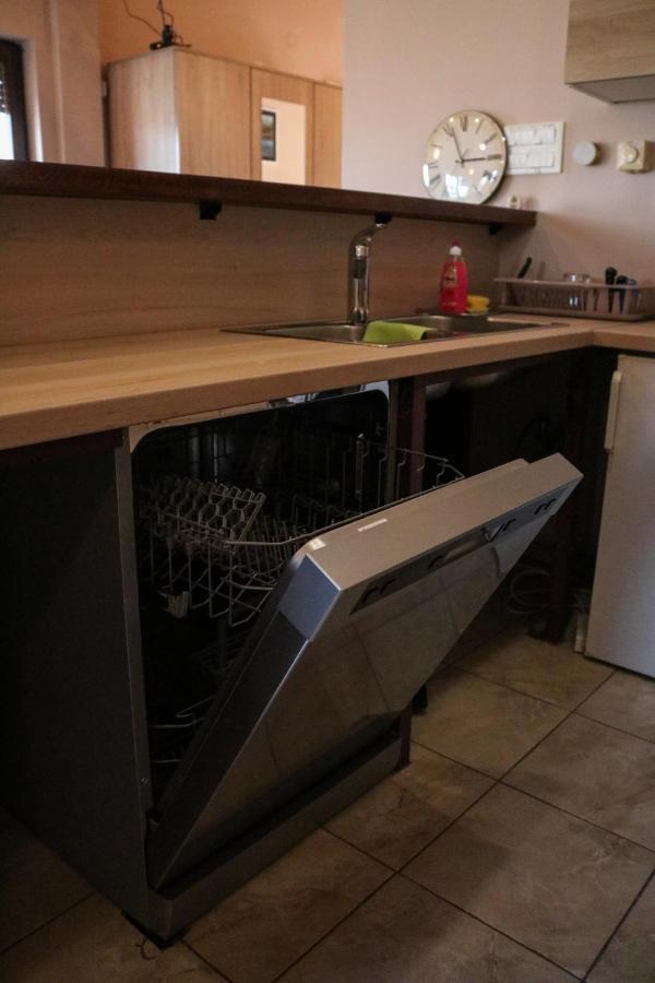 Guest House Studio Apartman Marina - With Jacuzzi, Free Parking, Pet Friendly Karlovac Buitenkant foto