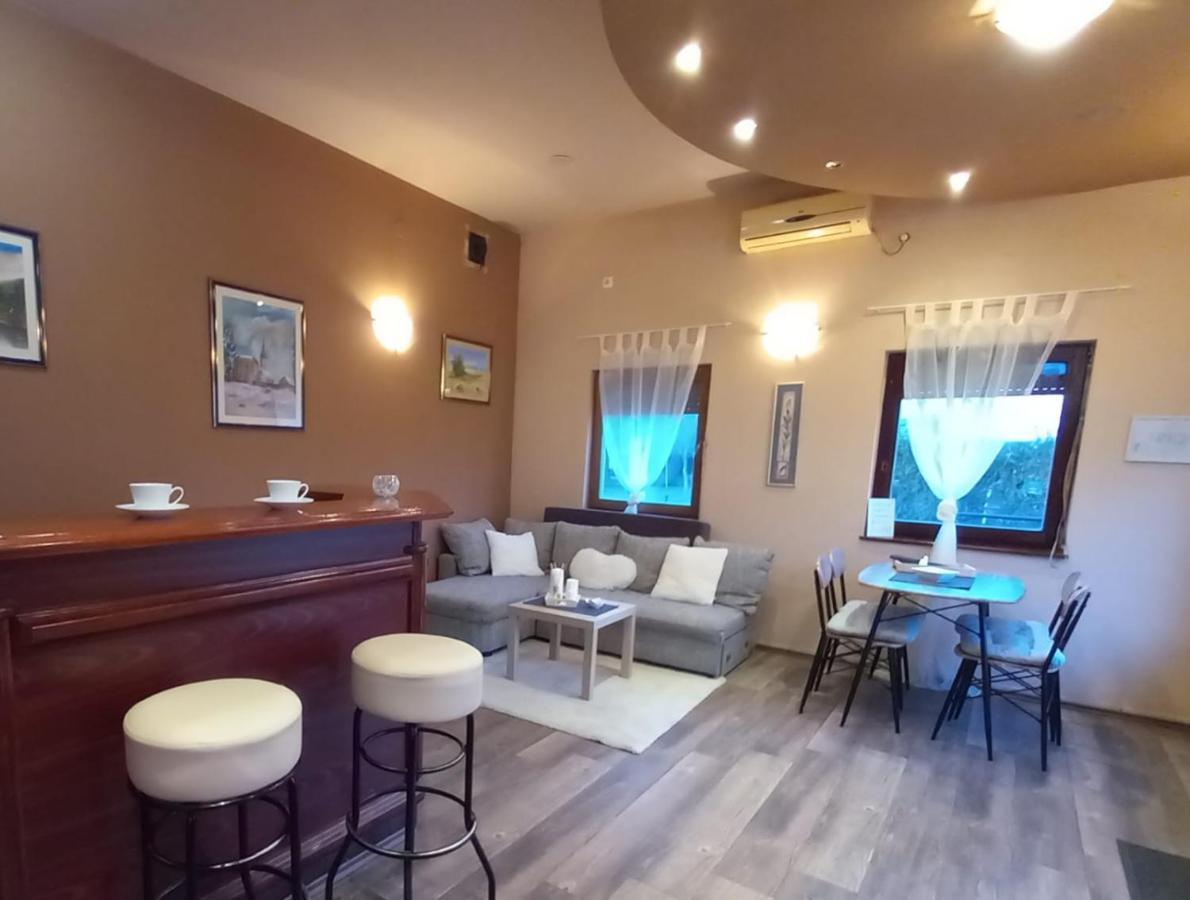 Guest House Studio Apartman Marina - With Jacuzzi, Free Parking, Pet Friendly Karlovac Buitenkant foto