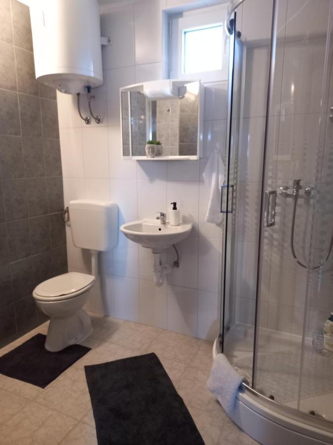 Guest House Studio Apartman Marina - With Jacuzzi, Free Parking, Pet Friendly Karlovac Buitenkant foto